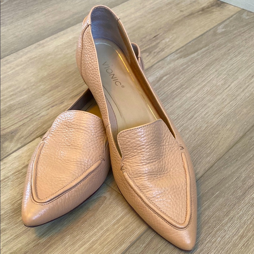 Vionic Leather Pointed Toe Flats in Nude/Tan